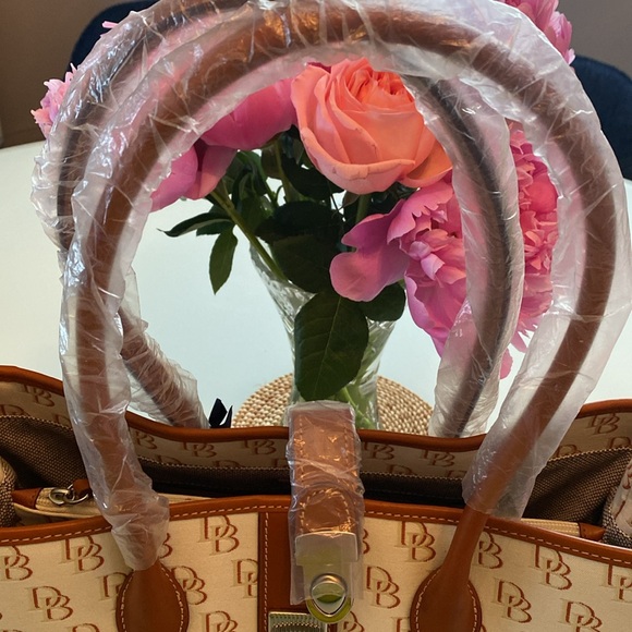 NWT Dooney and Bourke double long handle tote - Picture 2 of 7